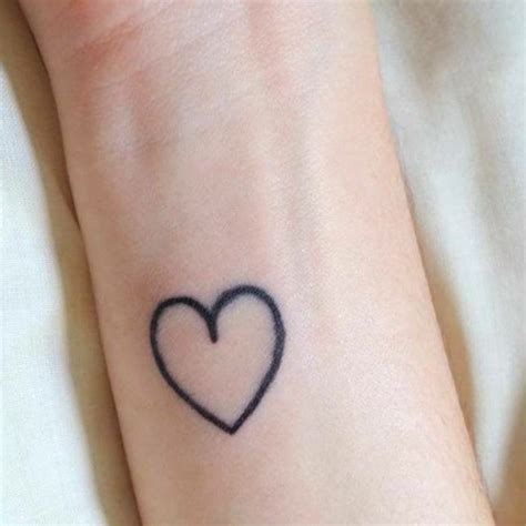 corazon tatuaje pequeño|tatuajes de corazones imagenes.